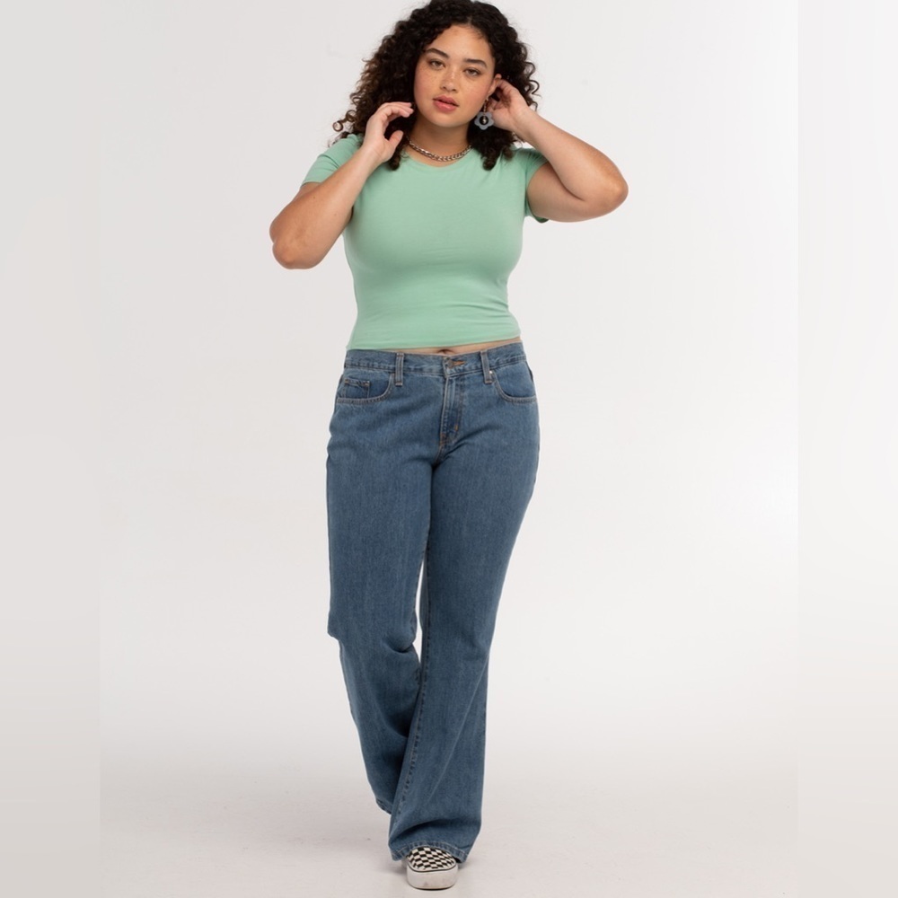 224- Style & Co NWT Low Rise Boot Cut Blue Jeans Size 14
